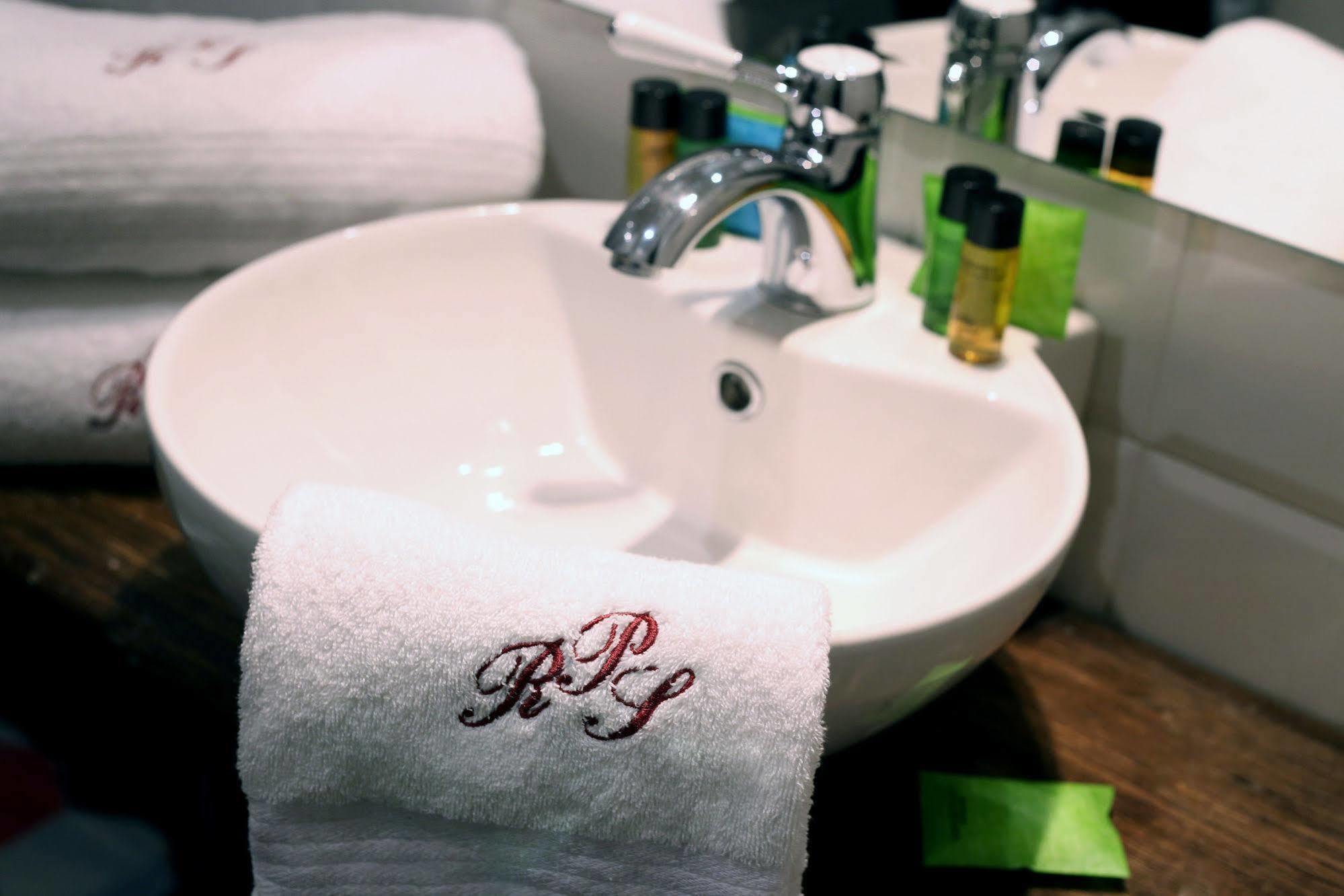 Palazzo Riario Sforza Hotel Наполи Екстериор снимка