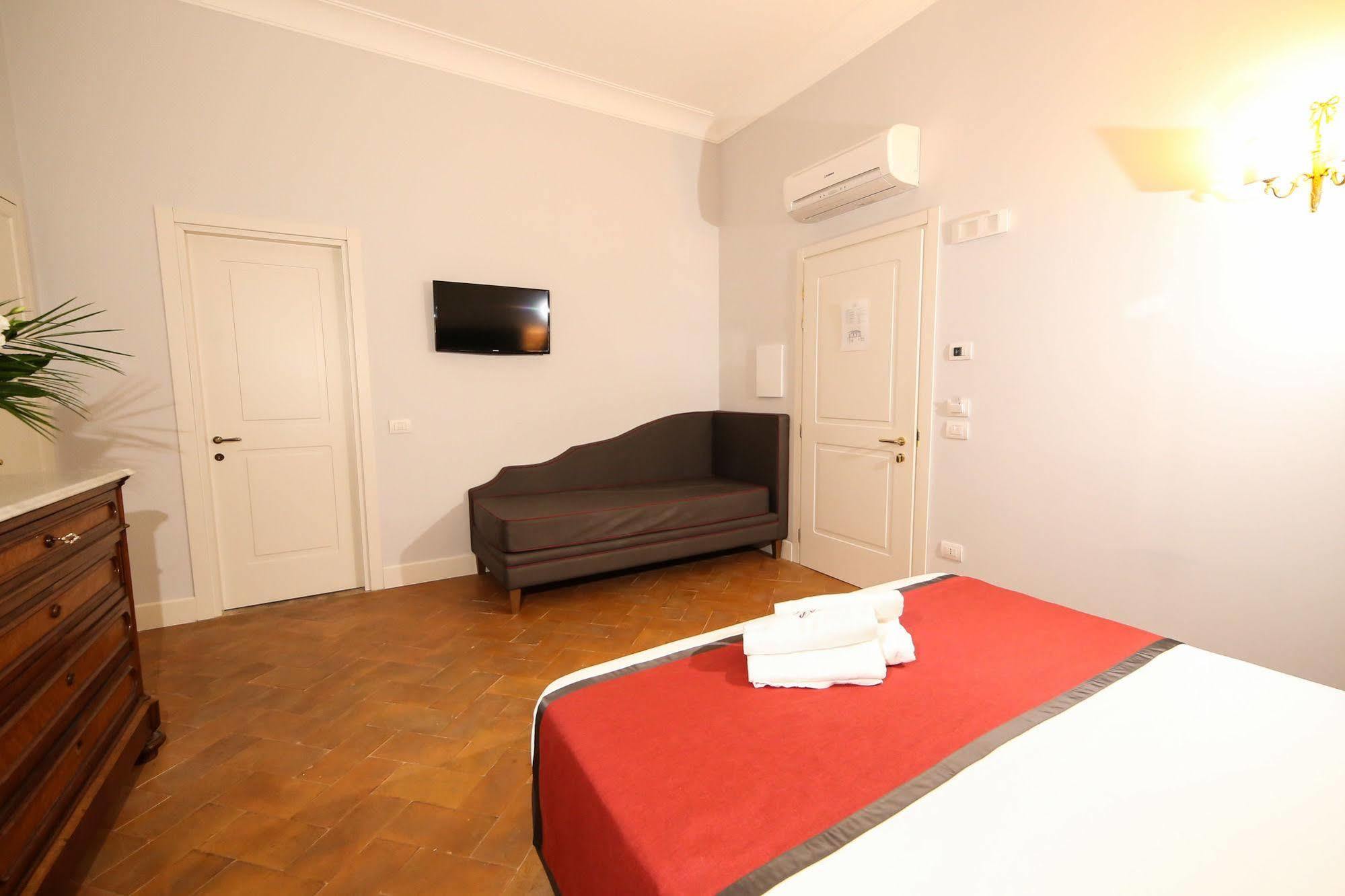 Palazzo Riario Sforza Hotel Наполи Екстериор снимка