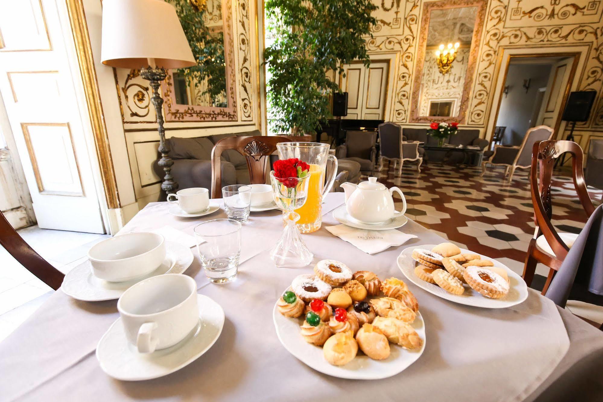Palazzo Riario Sforza Hotel Наполи Екстериор снимка