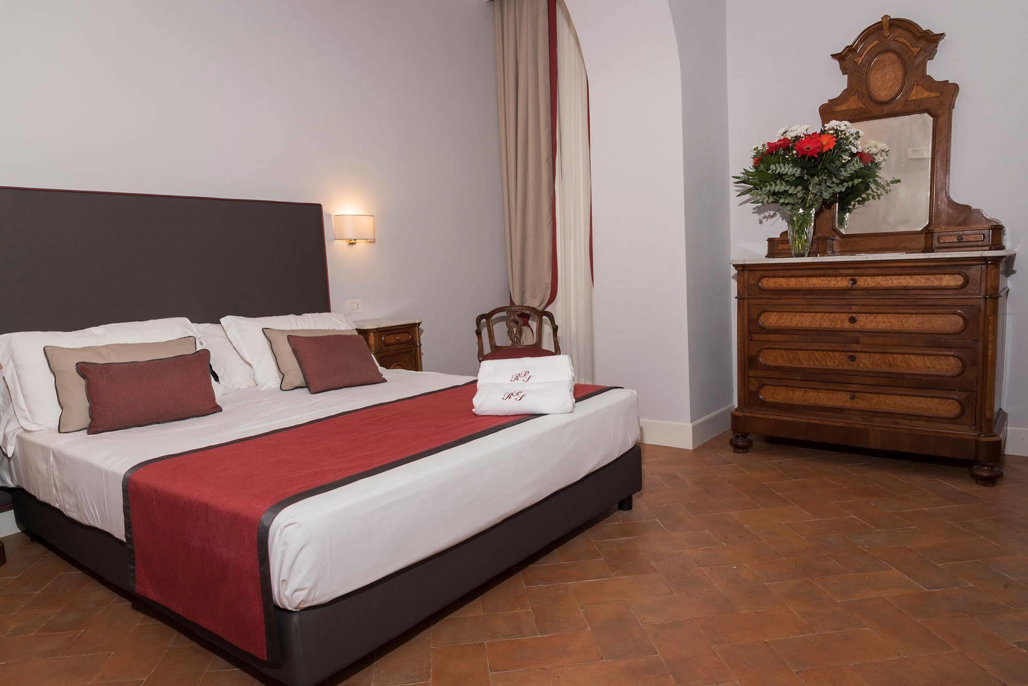 Palazzo Riario Sforza Hotel Наполи Екстериор снимка