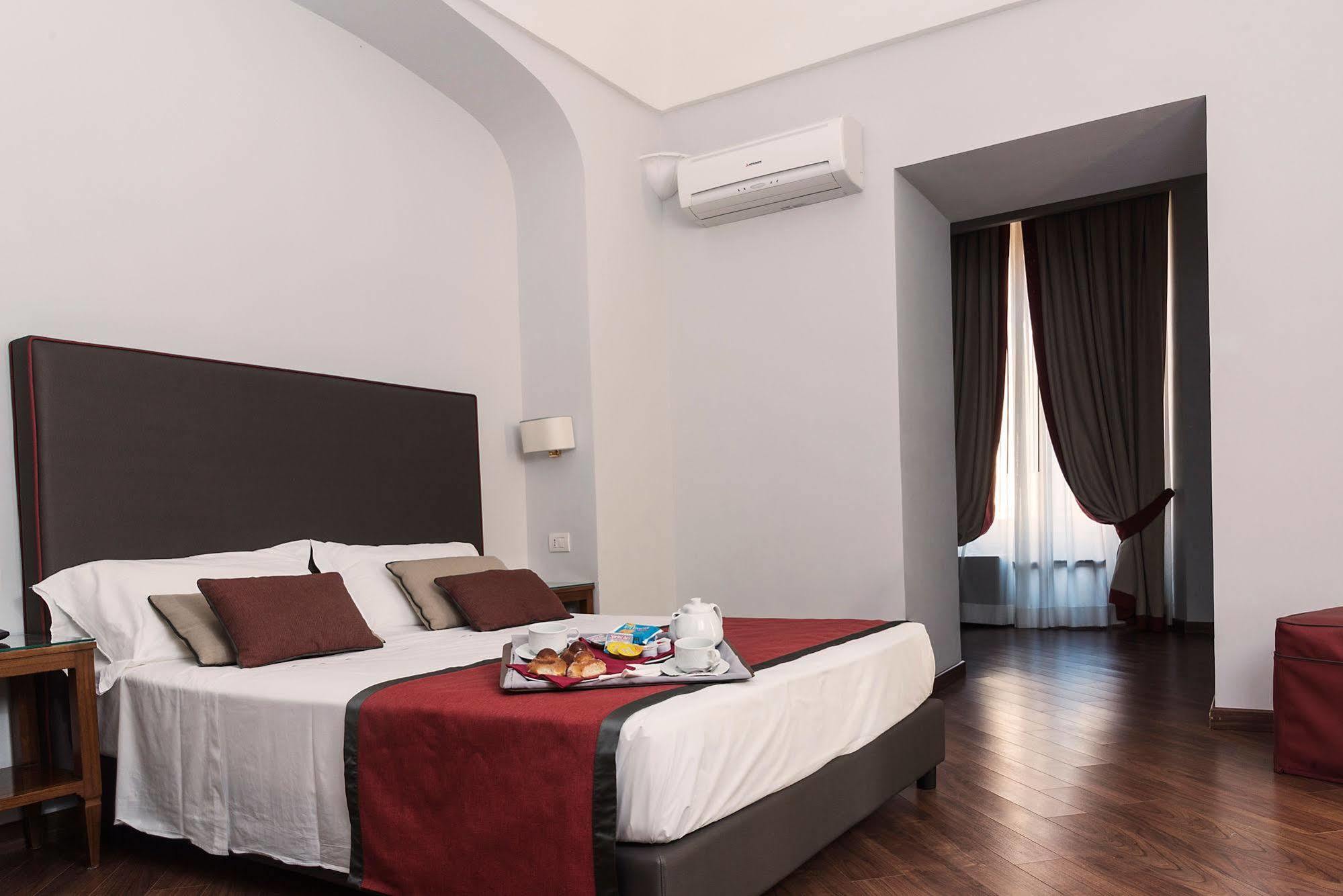 Palazzo Riario Sforza Hotel Наполи Екстериор снимка