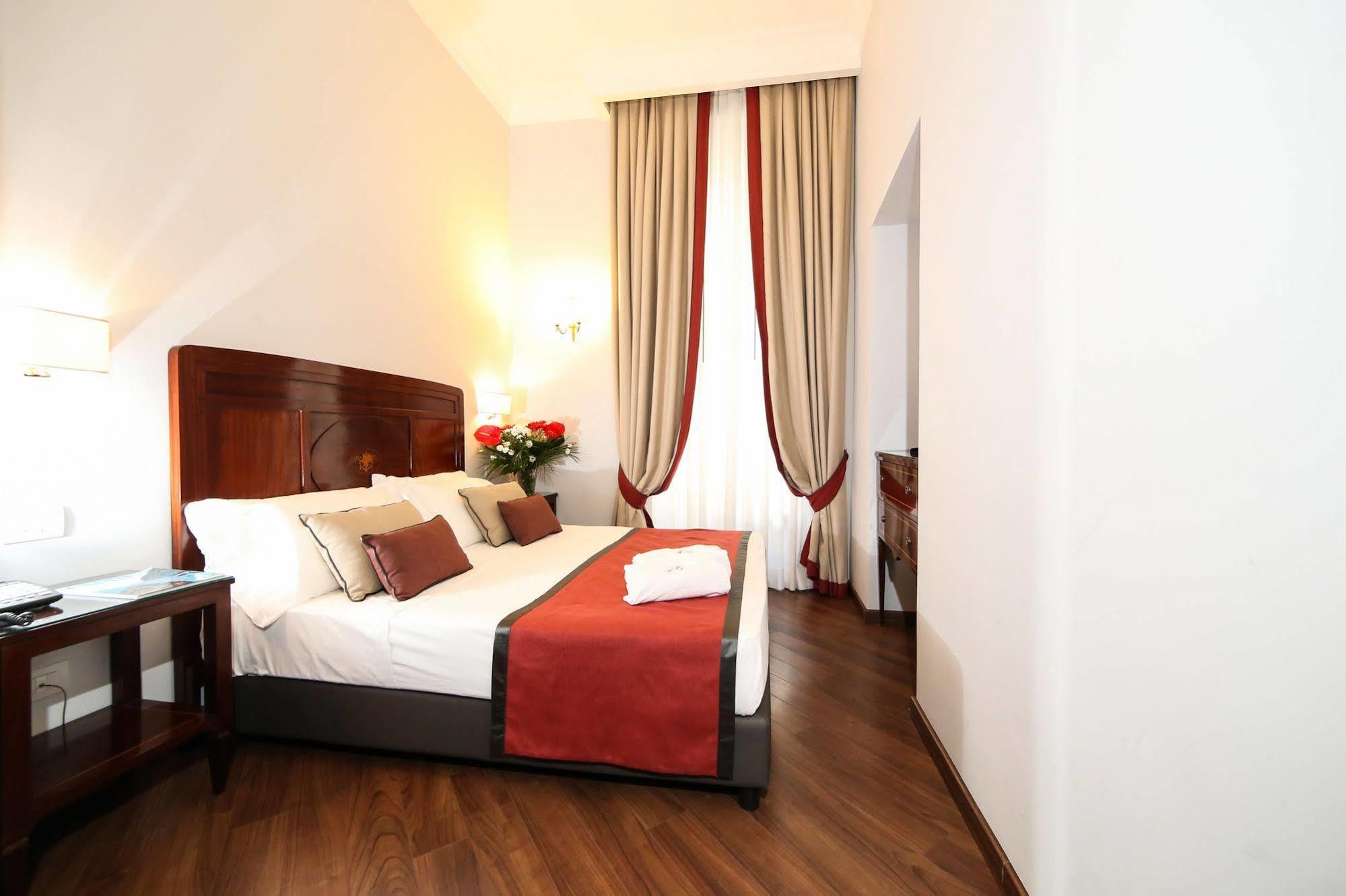 Palazzo Riario Sforza Hotel Наполи Екстериор снимка
