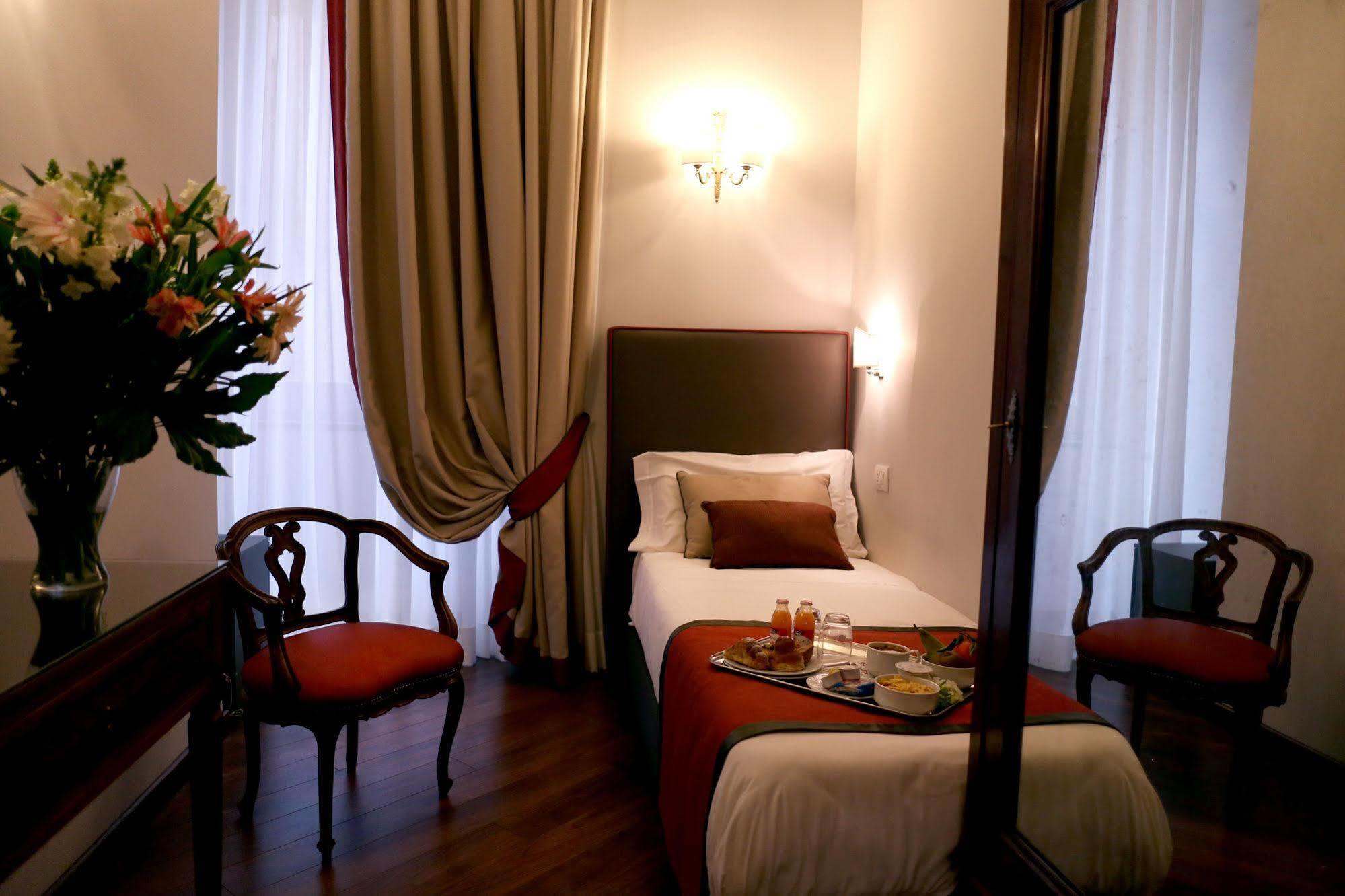 Palazzo Riario Sforza Hotel Наполи Екстериор снимка