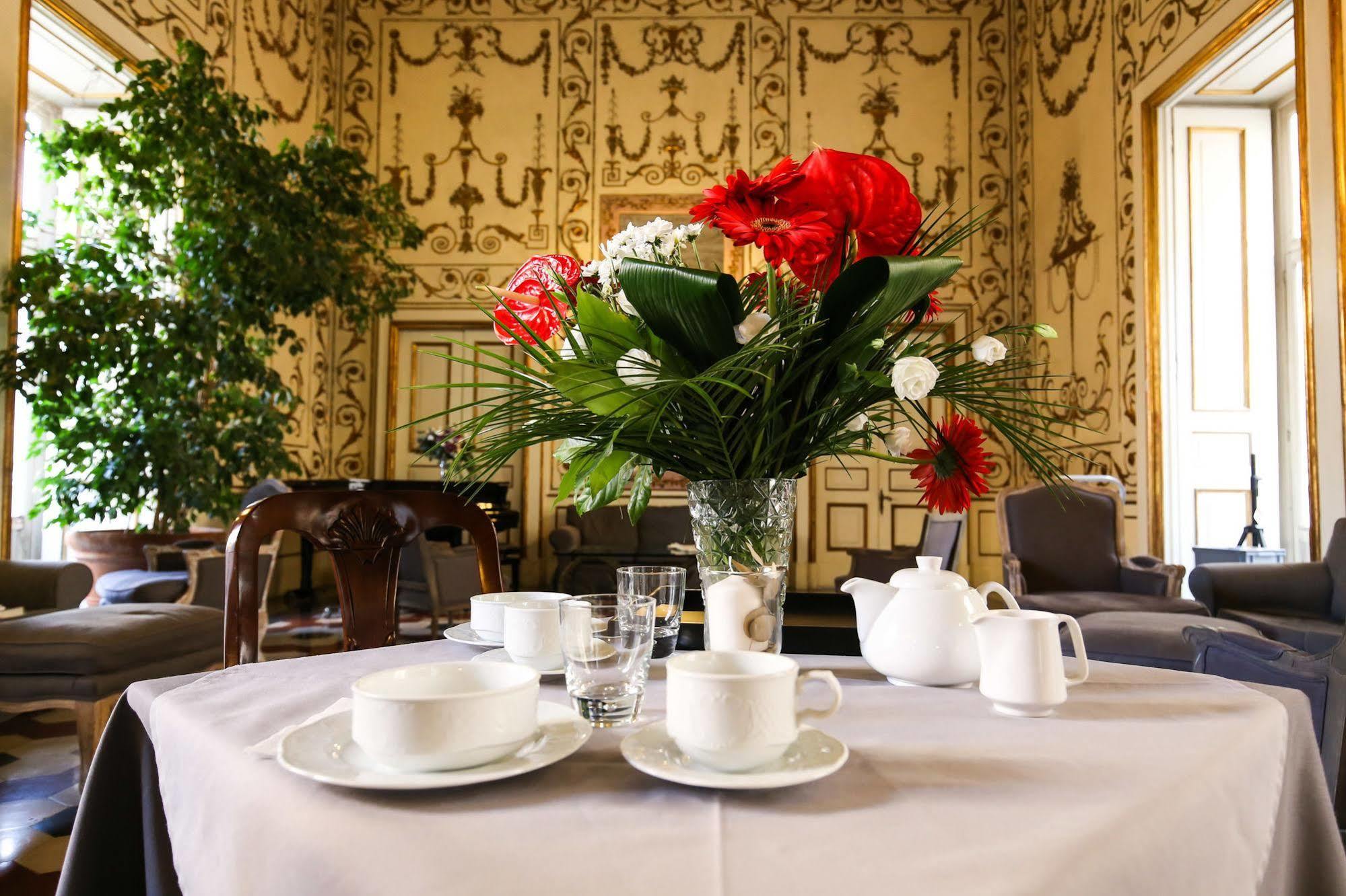 Palazzo Riario Sforza Hotel Наполи Екстериор снимка